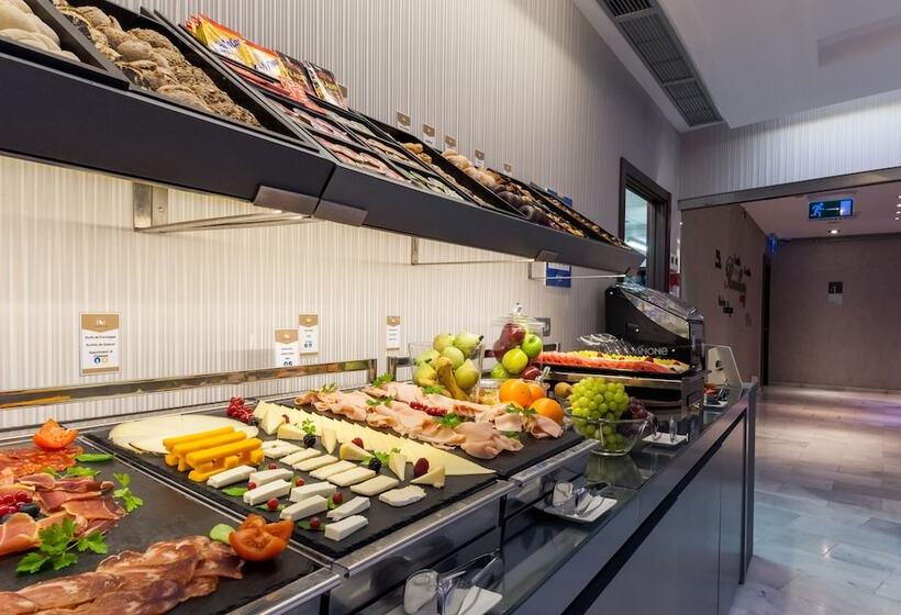 Отель Ikonik Ramblas