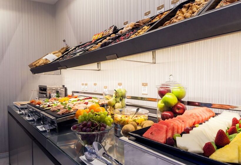 Отель Ikonik Ramblas