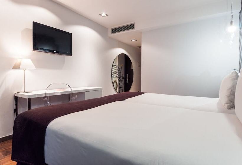 Отель Ikonik Ramblas