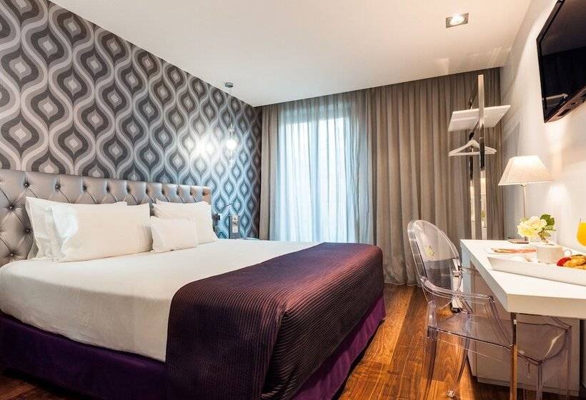 Отель Ikonik Ramblas