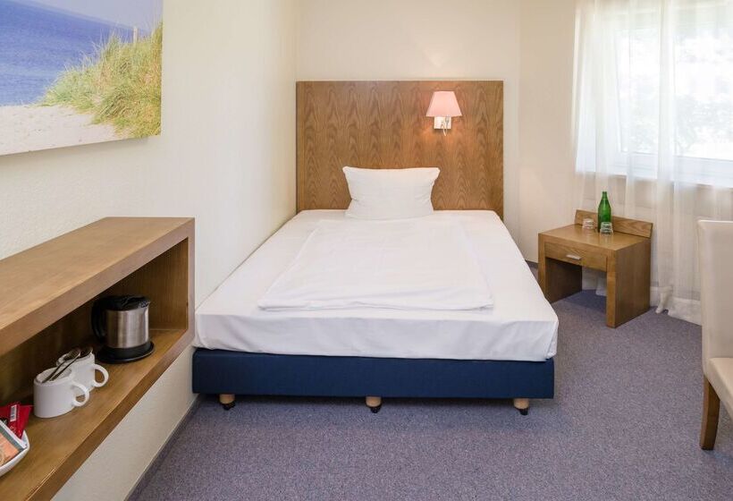 호텔 Königstein Kiel By Tulip Inn