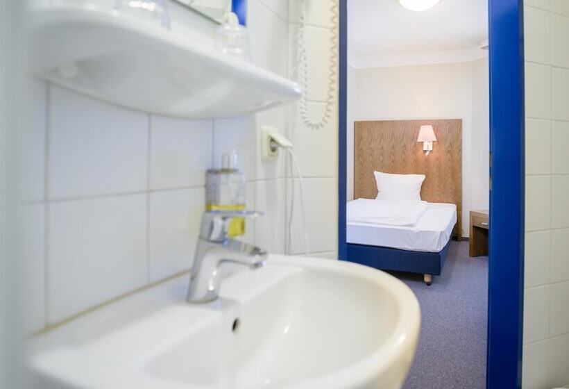 호텔 Königstein Kiel By Tulip Inn