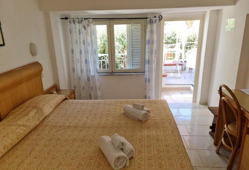 Le Roccette Mare Beach Hotel & Restaurant