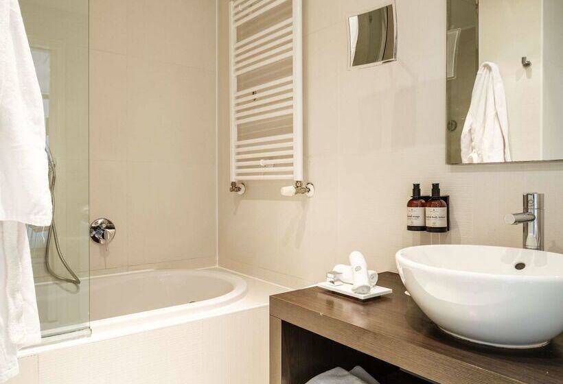 ホテル NH Collection Budapest City Center