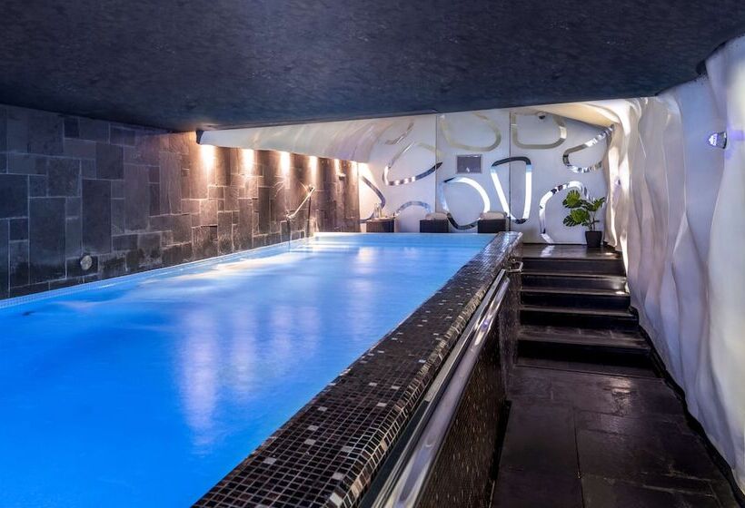 בית מלון כפרי NH Collection Budapest City Center