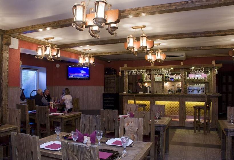 فندق Onega Castle