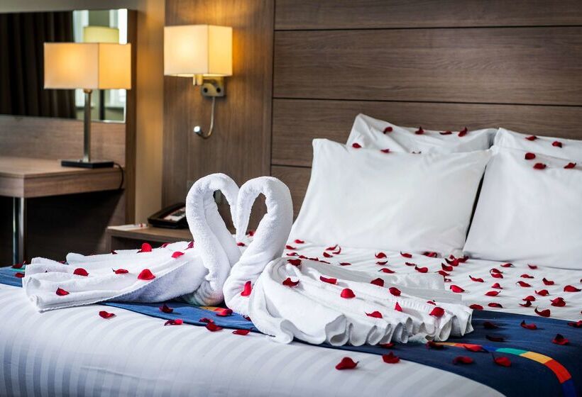 בית מלון כפרי Park Inn By Radisson Palace