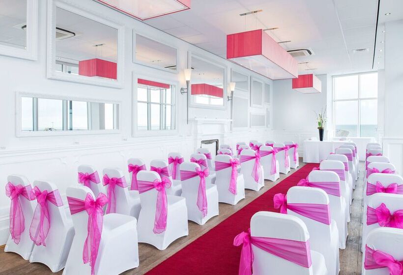 בית מלון כפרי Park Inn By Radisson Palace