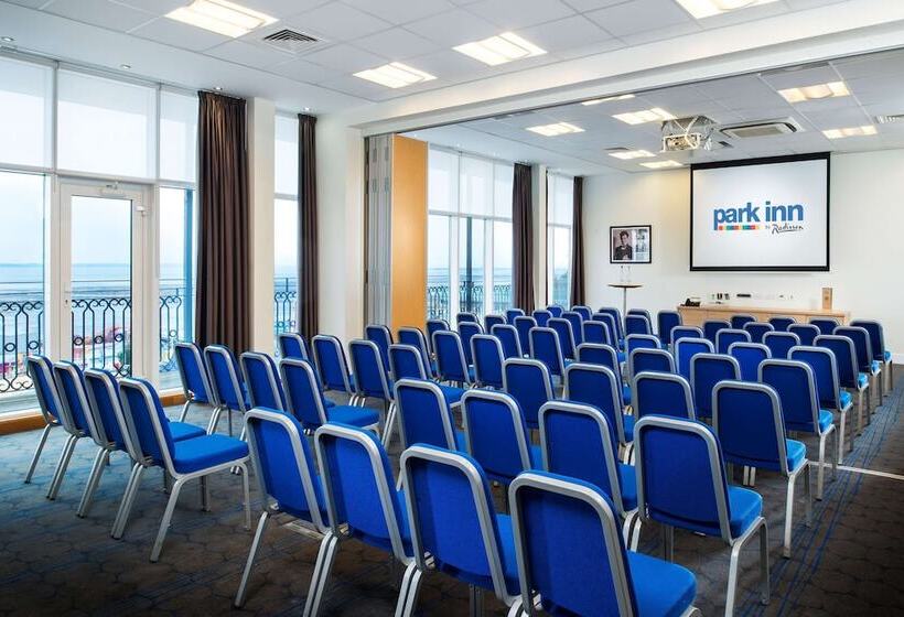 בית מלון כפרי Park Inn By Radisson Palace