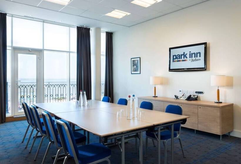 בית מלון כפרי Park Inn By Radisson Palace