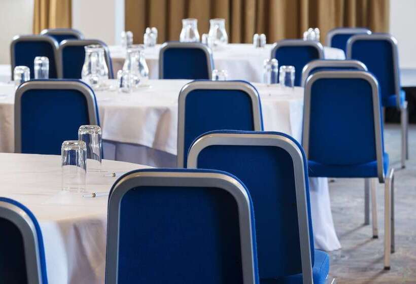 בית מלון כפרי Park Inn By Radisson Palace