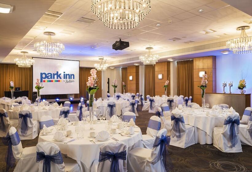 בית מלון כפרי Park Inn By Radisson Palace