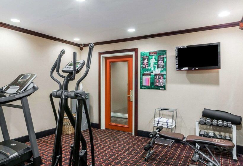 Отель Quality Inn & Suites Atlanta Airport South