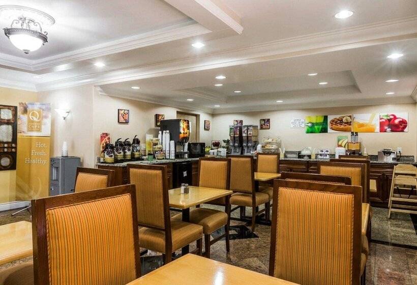 Отель Quality Inn & Suites Atlanta Airport South