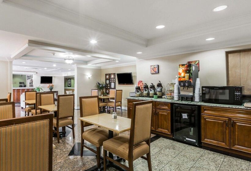 هتل Quality Inn & Suites Atlanta Airport South