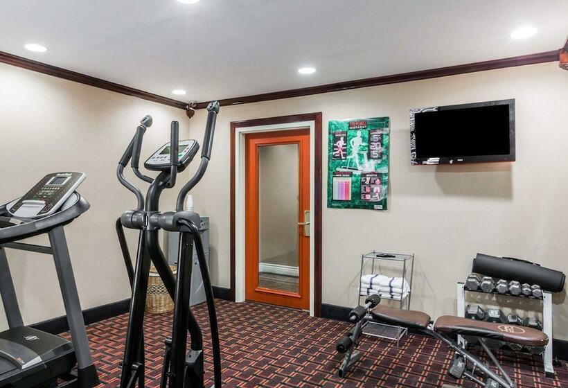 Отель Quality Inn & Suites Atlanta Airport South