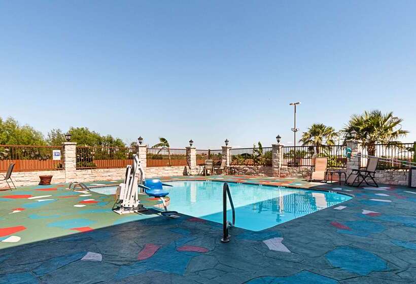 فندق Quality Inn & Suites