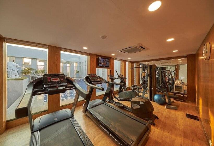 Отель Royal Orchid Central Grazia Navi Mumbai