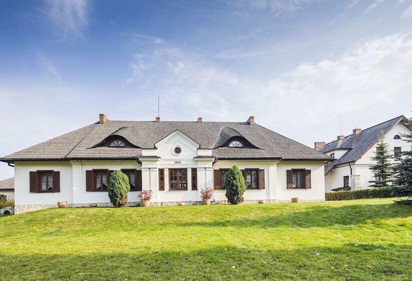 فندق Sarmata Zespół Dworski