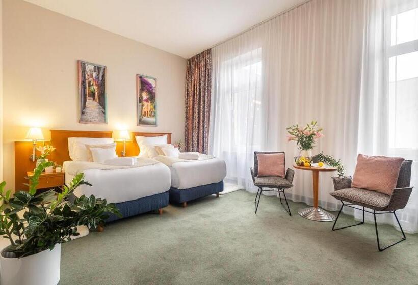 هتل Sofia By The Railway Station Wroclaw