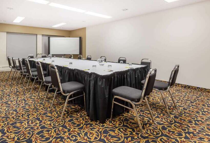 فندق Super 8 By Wyndham Sherwood Park/edmonton Area