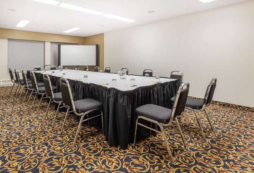 בית מלון כפרי Super 8 By Wyndham Sherwood Park/edmonton Area