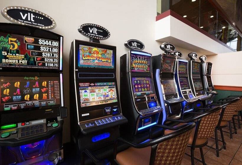 فندق Super 8 By Wyndham Sherwood Park/edmonton Area