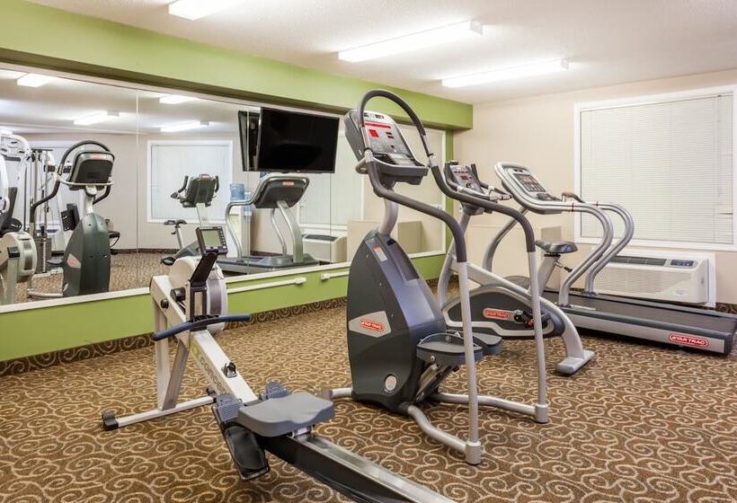 فندق Super 8 By Wyndham Sherwood Park/edmonton Area