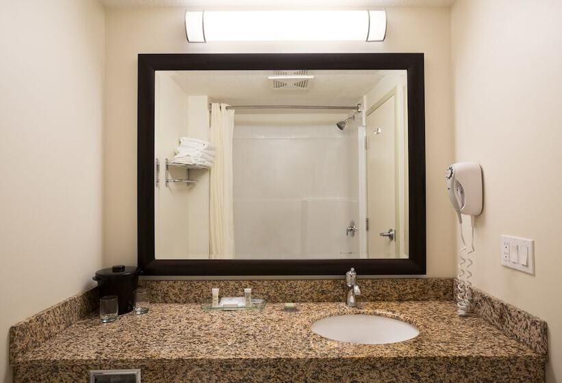 فندق Super 8 By Wyndham Sherwood Park/edmonton Area