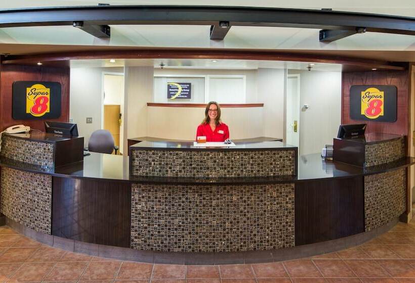 فندق Super 8 By Wyndham Sherwood Park/edmonton Area