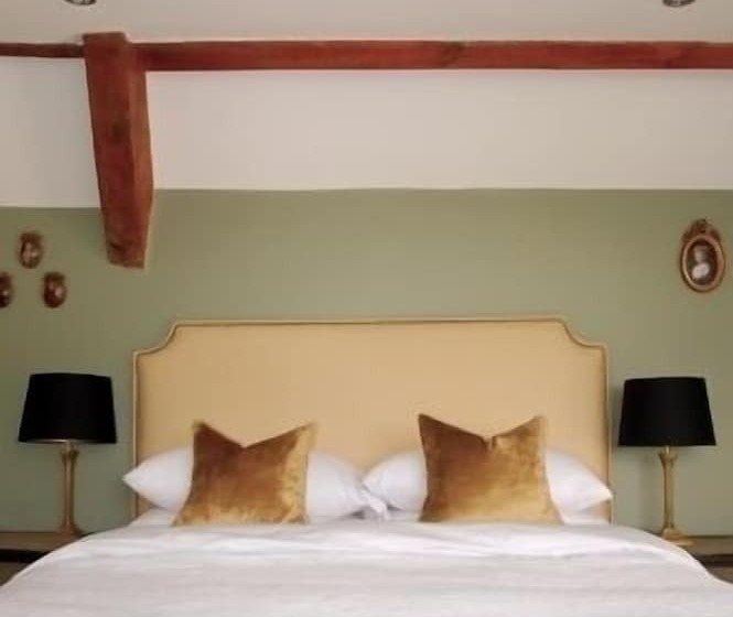 Отель The Bridge House