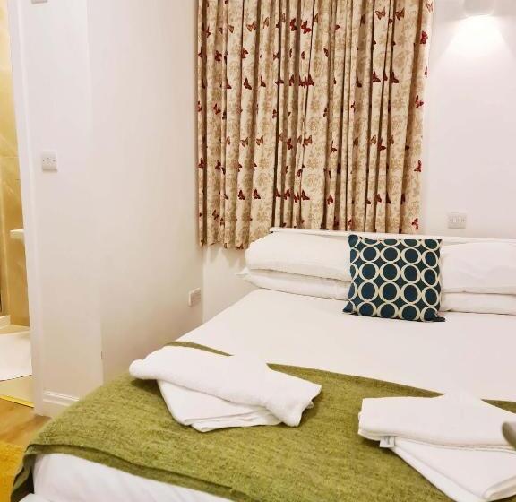 בית מלון כפרי City London