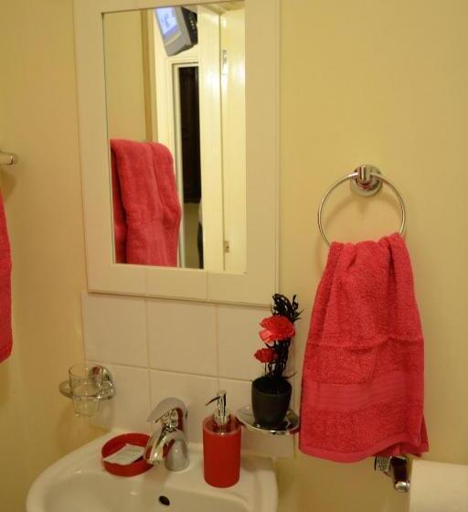 בית מלון כפרי City London