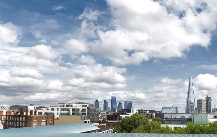 בית מלון כפרי City London