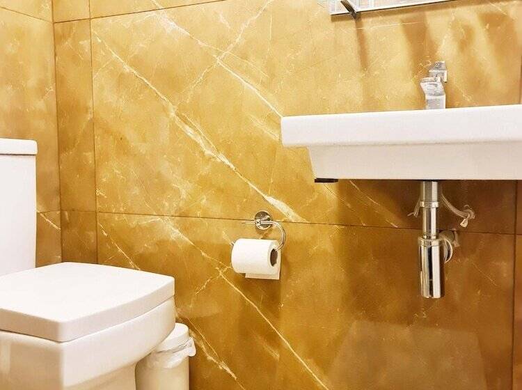 בית מלון כפרי City London