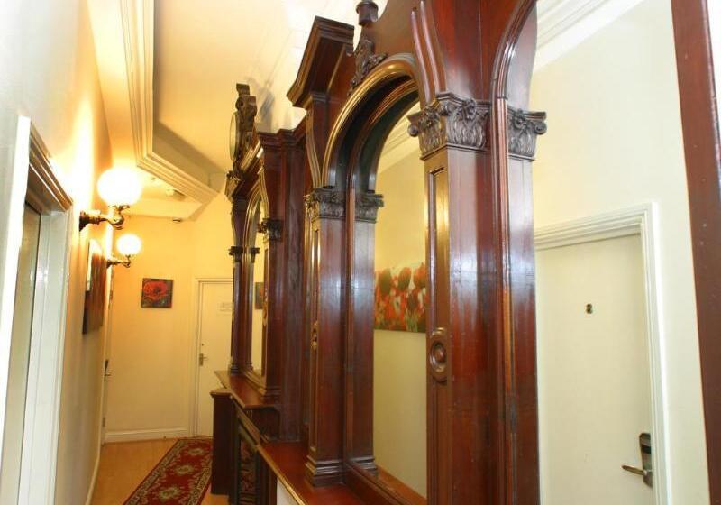 בית מלון כפרי City London