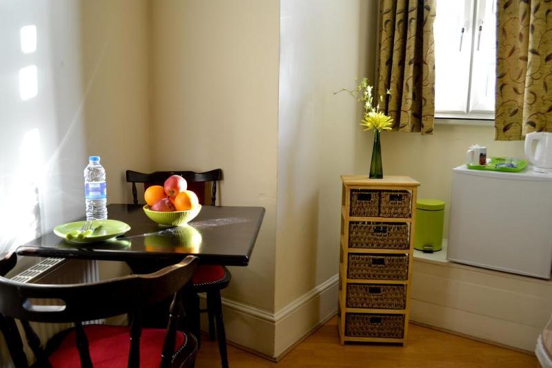 בית מלון כפרי City London