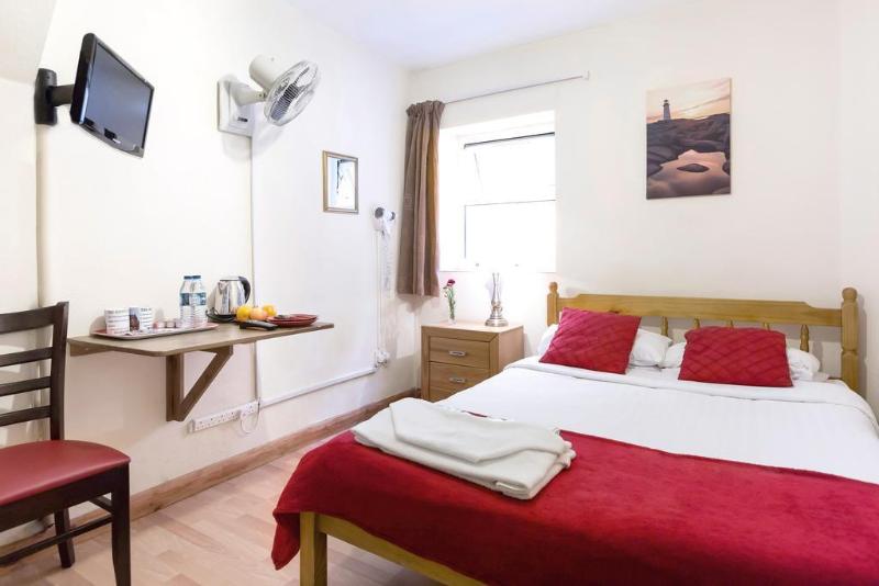 בית מלון כפרי City London