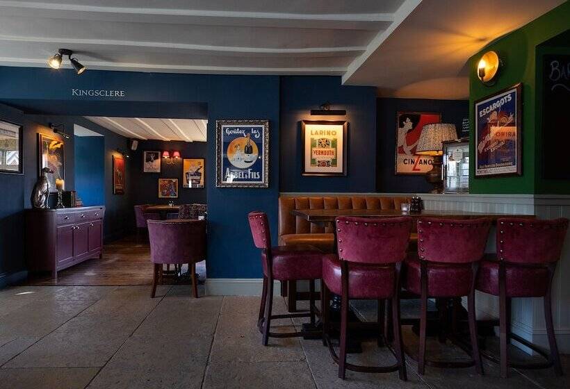 Отель The Carnarvon Arms