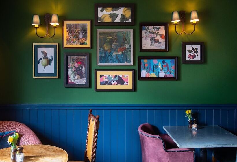 Отель The Carnarvon Arms