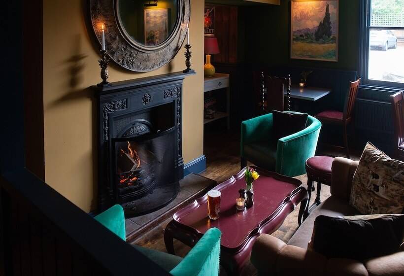 Отель The Carnarvon Arms