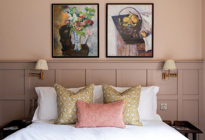 Отель The Carnarvon Arms