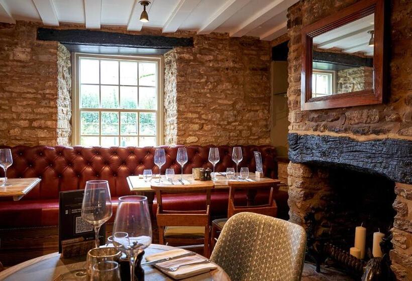 בית מלון כפרי The Horse And Groom Inn