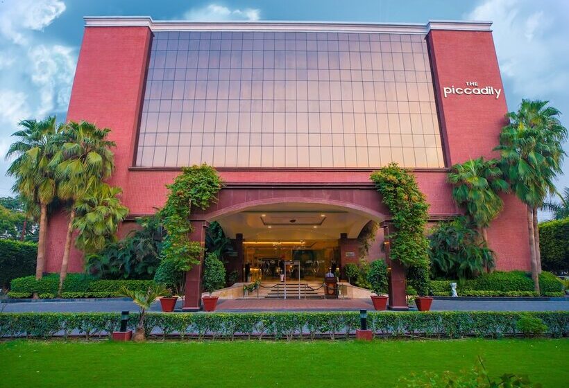 Отель The Piccadily