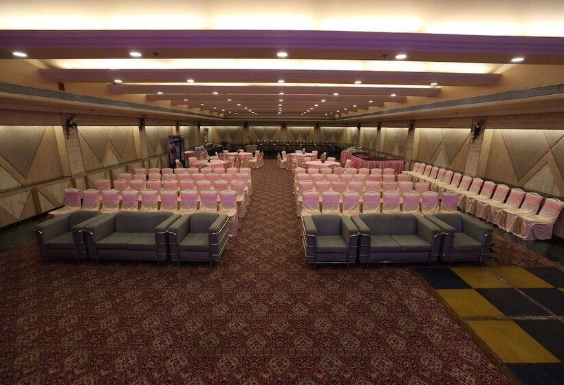 Отель The Piccadily