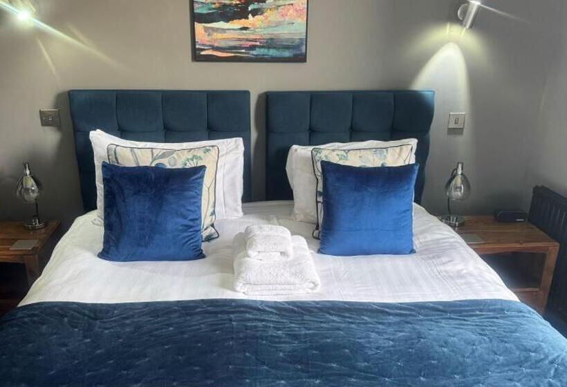 Отель The Red Lion