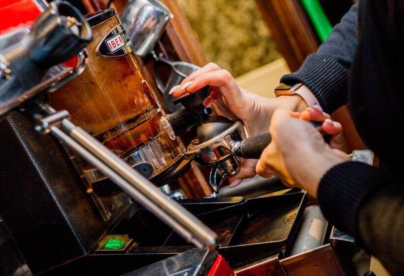 Отель The Red Lion