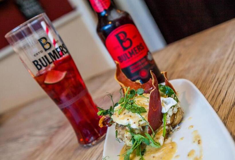 Отель The Red Lion