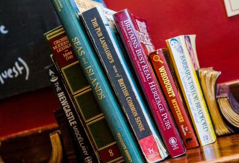 Отель The Red Lion