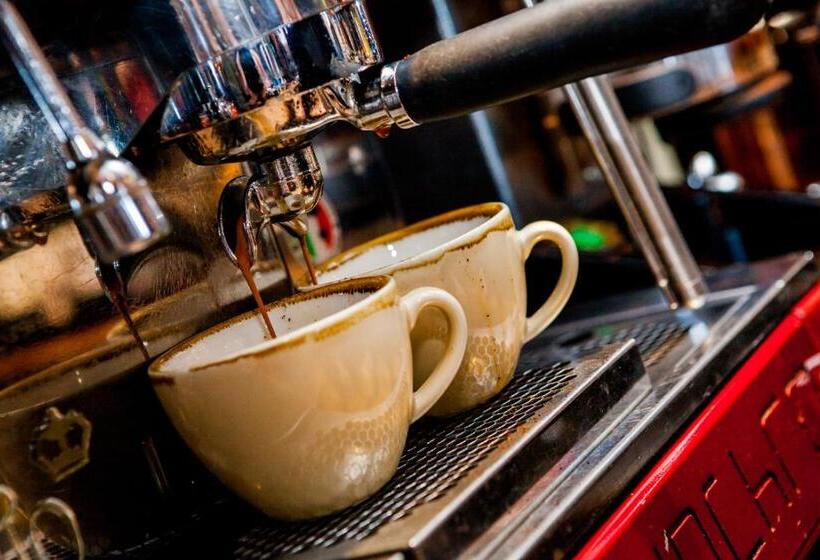 Отель The Red Lion